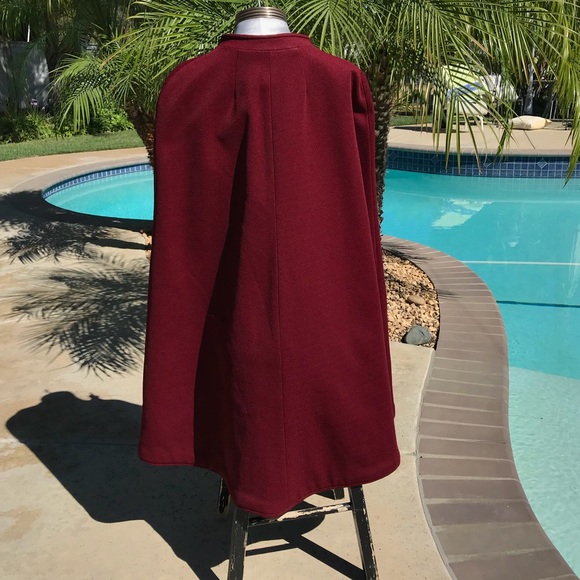 1960's Retro Raspberry Reversible polyester cape. Reserve side purple and cream. - Picture 3 of 15